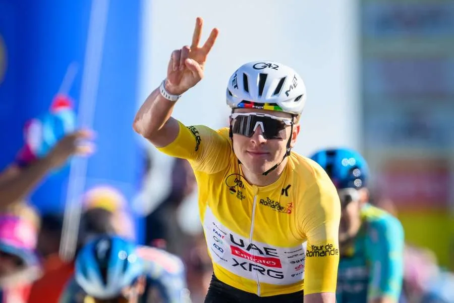 Pogacar supera a Godon al esprint y sigue líder en Tour de Romandía